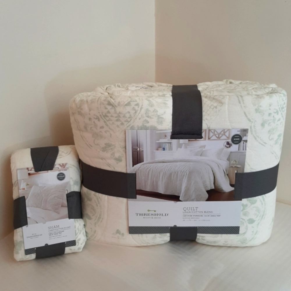 THRESHOLD King Linen Blend Blanket & Standard Shams Green